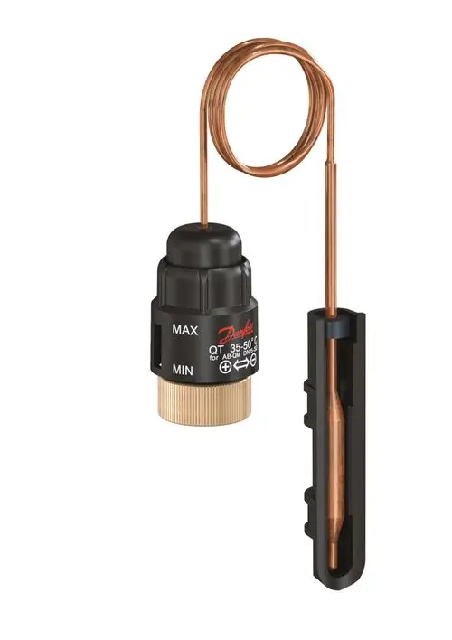 Thermostatischer Stellantrieb von Danfoss mit einer Kupferrohrsonde. Der Regler zeigt MAX- und MIN-Bereiche an, geeignet für Heizungsanwendungen.